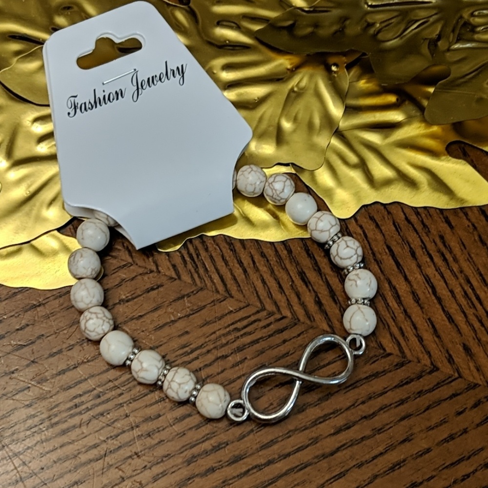 Infinity Bracelet NWT HP🎉🎆